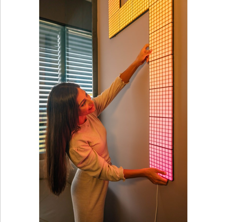 Twinkly Squares Starter Kit - 5+1 app-controlled LED panels with 64 RGB pixels. Black.