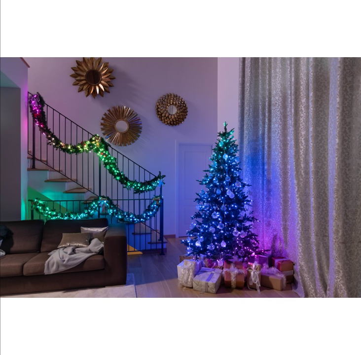 Twinkly Pre-Lit Garland " 50 RGB يمكن التحكم فيها بواسطة التطبيق + مصابيح LED بيضاء دافئة. 2.7 متر. السلك الأخضر.